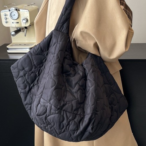 Korean cotton-padded bag for women in autumn and winter 2024 new products: large-capacity commuting bag, single-shoulder bag, trendy fitness bag, casual and versatile full figure