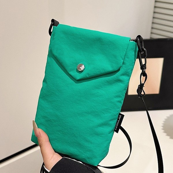2025 Solid-color fashionable phone bag, lightweight and versatile coin purse, casual key bag for going out, macaron-colored crossbody bag Application Scenario