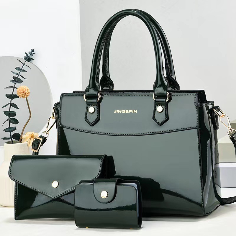 Shiny leather three-piece set 2023 new style fashionable, trendy and elegant middle-aged bag, mom's style bag, crossbody large capacity handbag Application Scenario