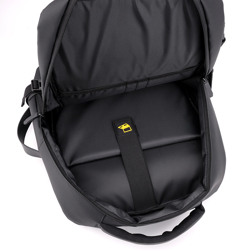 New business commuting laptop bag, backpack, men's large-capacity, high-end USB charging travel bag Application Scenario