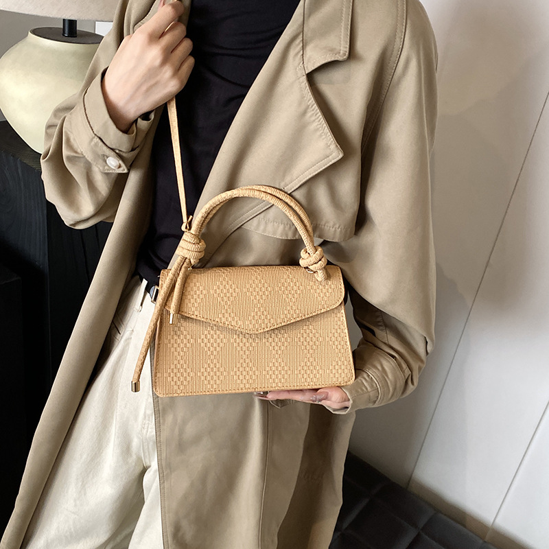 Simple and small square bag for women, new autumn 2024 fashion solid color single-shoulder bag, casual handbag, retro crossbody bag details Picture