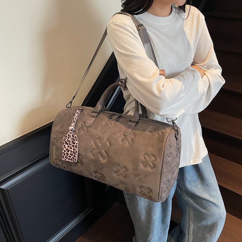 New large-capacity pu soft leather embossed fashionable hand-held luggage bag, Korean-style sports and fitness bag, single-shoulder bag full figure