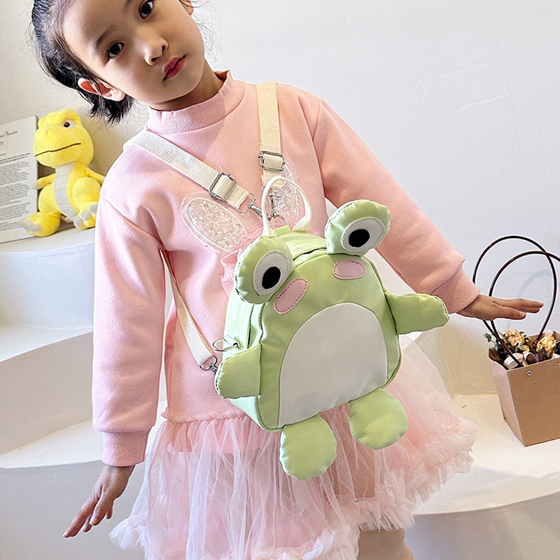 This three-dimensional and cute little frog cartoon backpack is a must-have for girls and versatile. It's a trendy small backpack for students' daily storage Specification drawing