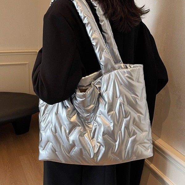 Large-capacity women's bag 2023 autumn/winter new trendy pleated cotton-padded jacket tote bag, stylish commuting single-shoulder handbag Specification drawing