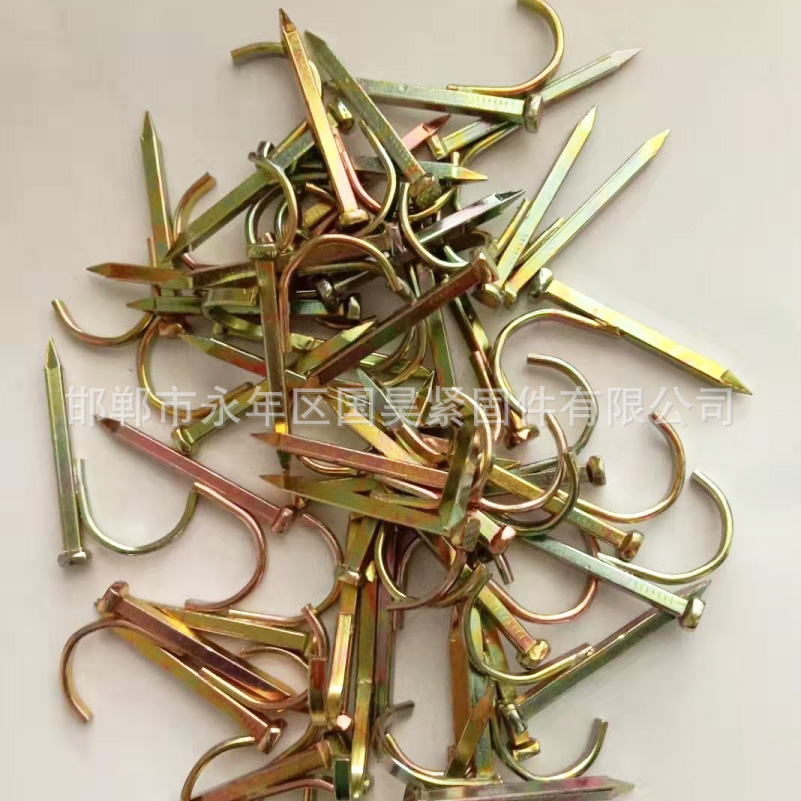 A box of 200 pieces of 4-point and 6-point pipe hooks, pipe clamps, PPR pipe clamps and iron pipe hooks without drilling full figure