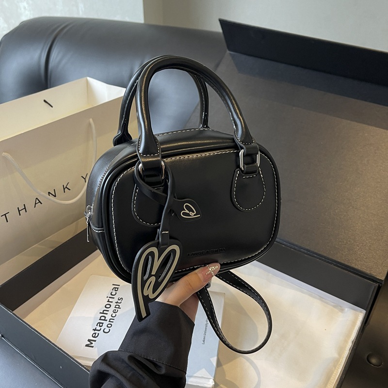 High-end retro small bag for women, 2024 new style, popular, casual and versatile crossbody bag, high appearance level, simple handbag details Picture