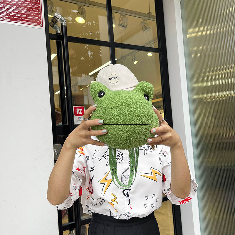 New cute and ugly frog doll, single-shoulder crossbody bag, cartoon plush bag, children's gift, claw machine doll Application Scenario
