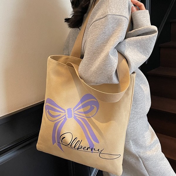 New butterfly canvas bag, cartoon Harajuku, fresh and cute single-shoulder bag, fashionable handbag for girls, commuting bag Application Scenario