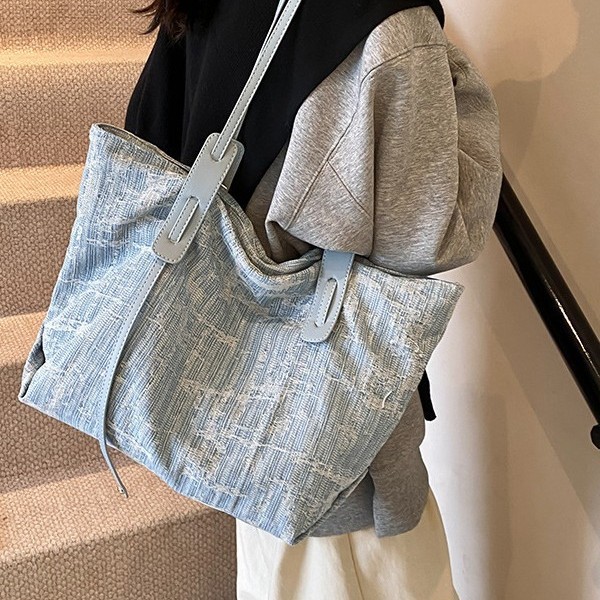 Washed denim large-capacity tote bag, new autumn 2024 collection, casual and personalized single-shoulder bag, large commuting bag for women details Picture