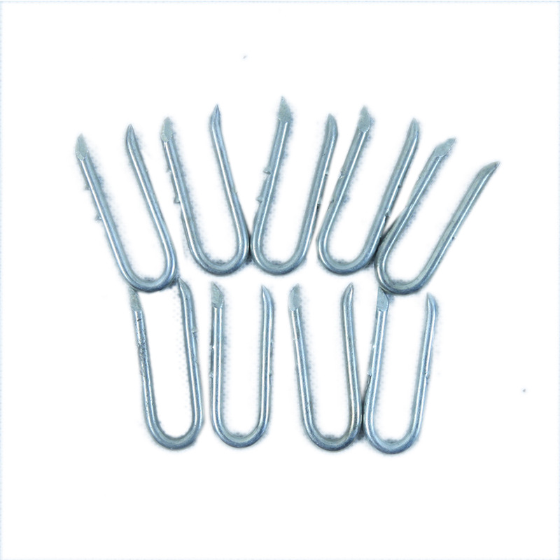 The manufacturer produces a complete range of 3.15mm galvanized U-shaped nails with wire diameters of 30mm, 32mm and 40mm. They are available for sale in stock Item Picture