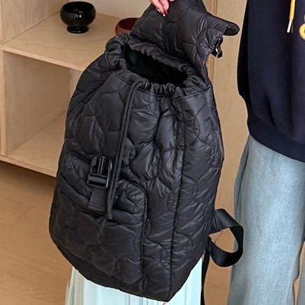 The new cotton-padded jacket bag for autumn and winter is a trendy embroidered thread, fashionable and versatile. It's a unisex backpack with a large capacity and a cool schoolbag Application Scenario