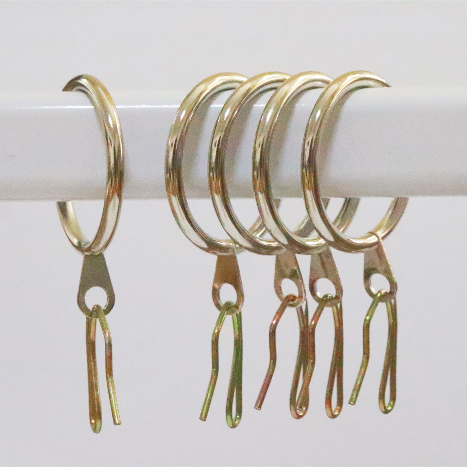 The sharp hook manufacturer has 100 pieces in stock per bag for curtains, S-hook fabric tape, S-hook, Korean-style curtain sharp hooks and Roman curtain rings Application Scenario