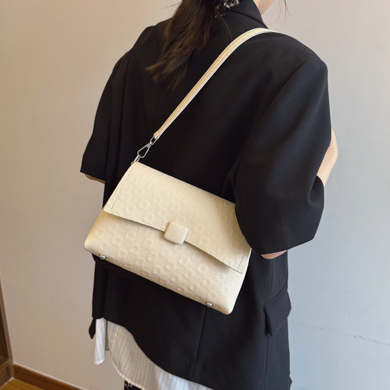 Women's fashion underarm bag 2025 new trendy small square bag, high-end retro single-shoulder bag, commuter crossbody bag details Picture