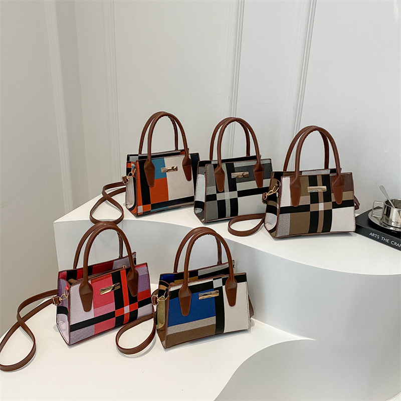 The 2024 new fashionable and trendy multi-color checkered patchwork women's bag is a popular large-capacity single-shoulder handbag for women Application Scenario
