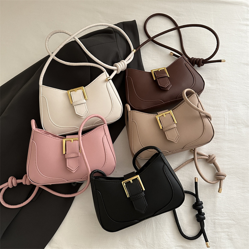 A new 2024 retro and fashionable underarm bag with simple soft leather, casual and niche single-shoulder crossbody bag for women Application Scenario
