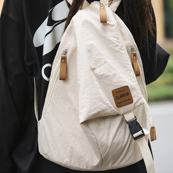A new Japanese backpack for both men and women, a couple's style, a versatile student schoolbag, a large-capacity backpack, and a folding backpack Specification drawing
