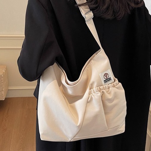 A niche design 2025 new dumpling bag, a versatile and fashionable single-shoulder bag for commuting, and a high-end quality crossbody canvas bag full figure