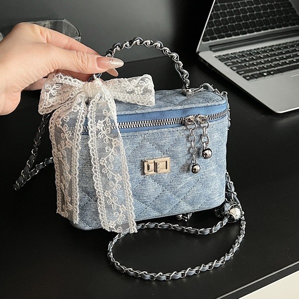 Designed denim chanel-style box bow 2025 new embroidered thread diamond chain handbag, single-shoulder crossbody bag details Picture