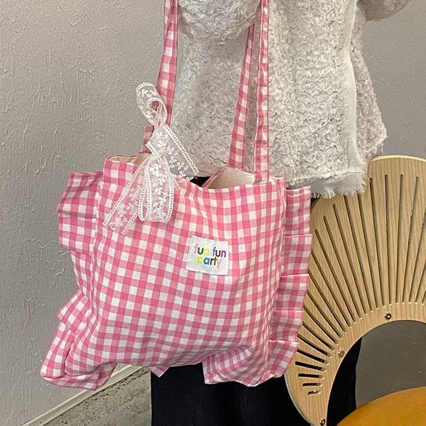 Korean checkered canvas bag for women's summer 2025 new style, trendy school style tote bag, casual large-capacity single-shoulder bag Application Scenario