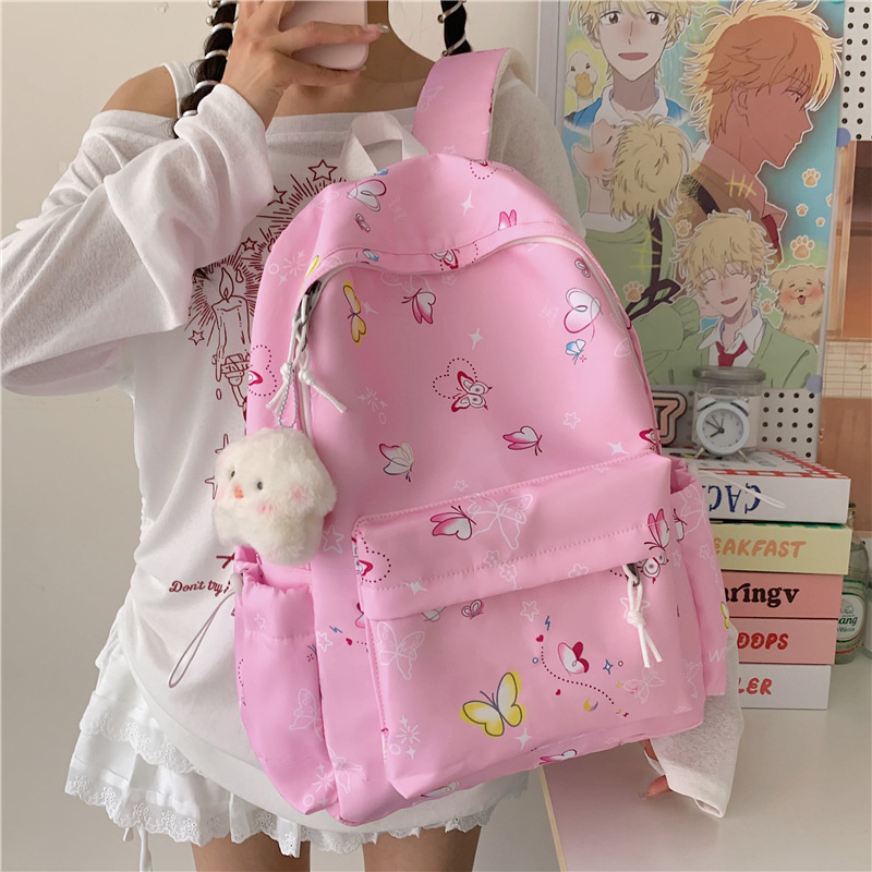 The cute backpack for young girls is versatile and lightweight. The ins backpack has a large capacity and is suitable for students' college birthdays. It has a high level of appearance full figure