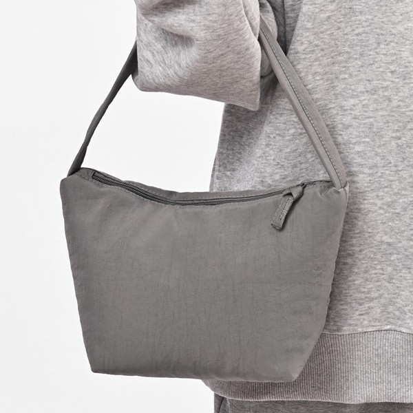 A new 2024 simple and casual bucket bag for women from the Korean forest style, featuring a niche and high-end underarm shoulder bag details Picture