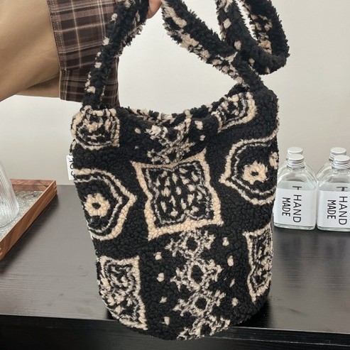2024 New single-shoulder bag, polka dot striped imitation lambskin wool, hand-held single-shoulder crossbody bag, autumn and winter bag full figure