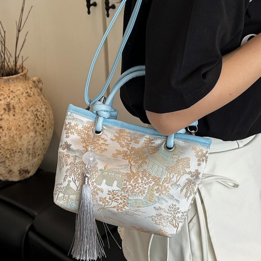 Underarm bag, a fresh and trendy new Chinese-style single-shoulder bag for women, a niche and high-end fashionable crossbody bag for summer 2025 full figure