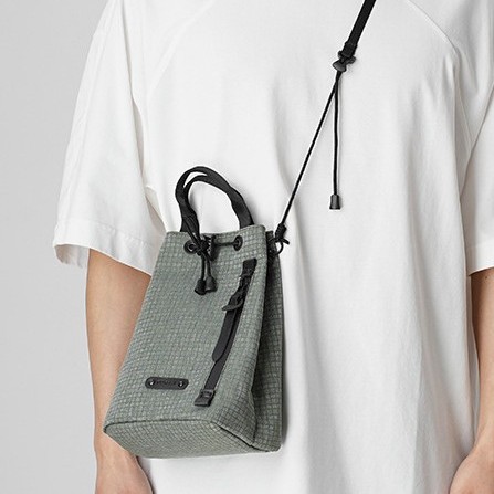 This is a new Spring/Summer 2025 stylish, high-end, and niche multi-color bucket bag for both men and women. It is a versatile and fashionable backpack Specification drawing