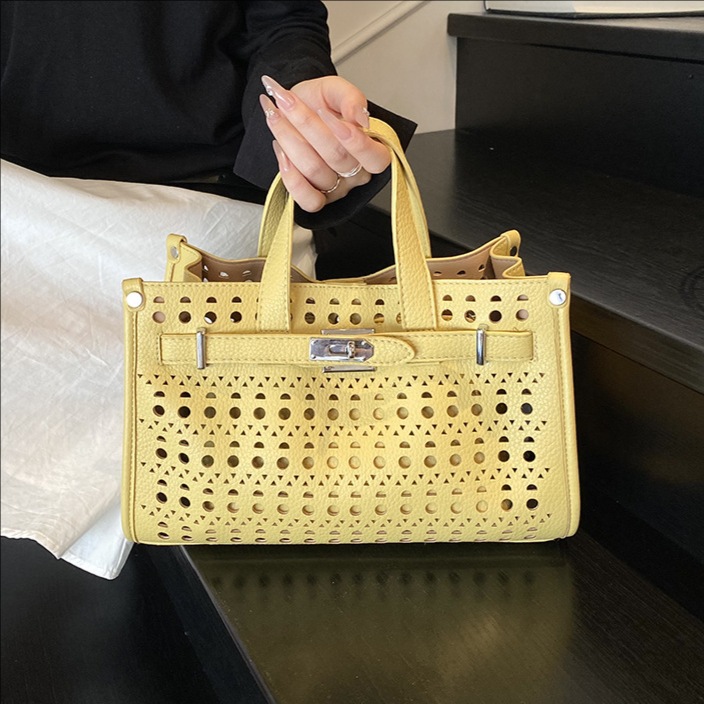 Hollowed-out fashionable solid color trendy small square bag for women 2025 new style, versatile, simple and casual single-shoulder crossbody bag full figure