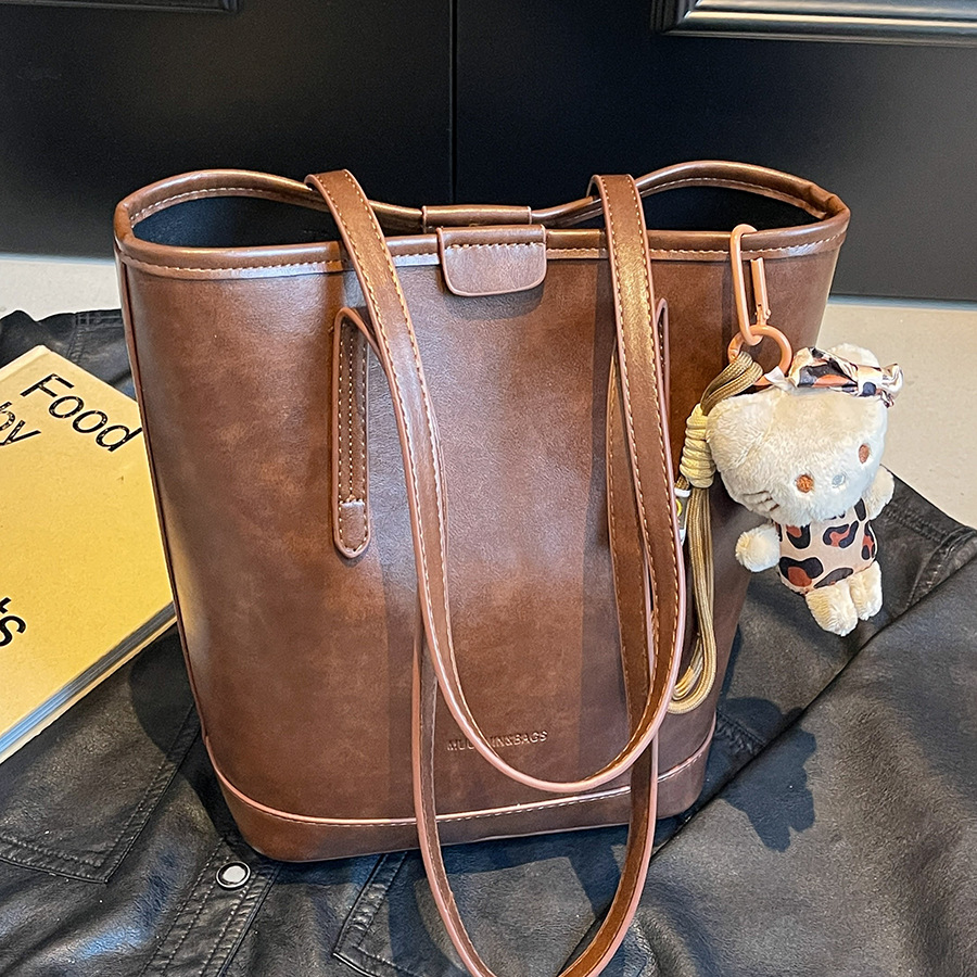 High-end retro bag for women, 2024 new style, trendy and high-end texture single-shoulder bag, large-capacity commuting bucket bag full figure