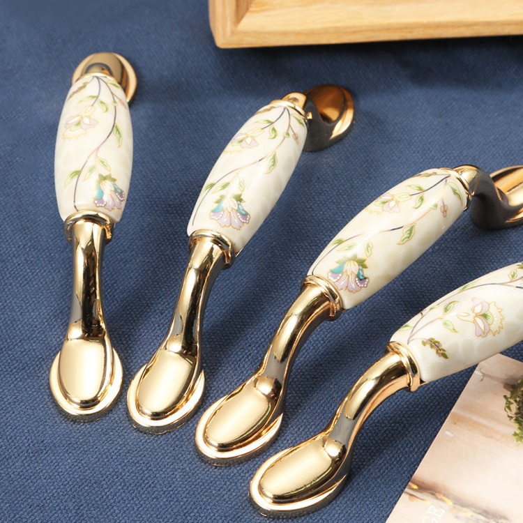 European-style golden ceramic handles, cabinet and wardrobe handles, simple European pull handles, light luxury cabinet doors and drawers, European-style handles Specification drawing