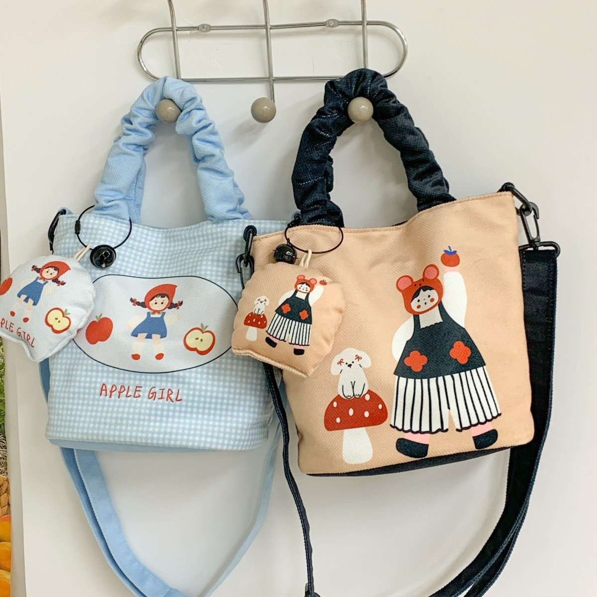 Sweet and artistic style dog crossbody bag, versatile tote bag, shoulder bag, niche single-shoulder canvas bag, casual hand-held bag Specification drawing