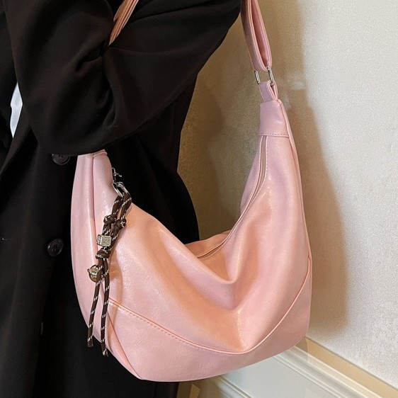 Best-selling dumpling bag for women, large capacity 2025 new style, simple and casual underarm bag, retro and versatile, high-end single-shoulder bag Application Scenario