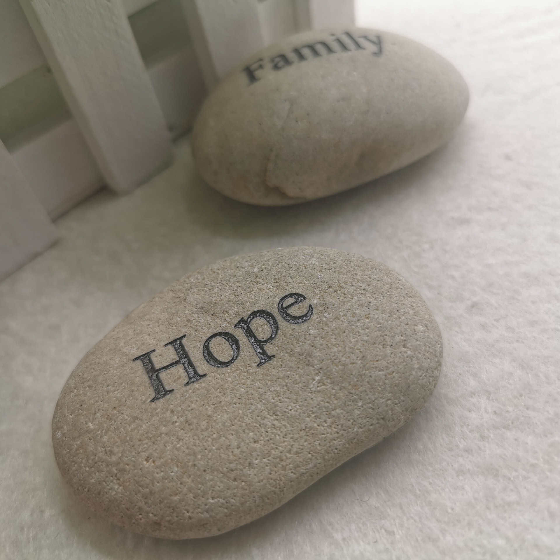 Wholesale of natural pebbles, rain flower stones, engraved stones, stone carved stones and logos from manufacturers Specification drawing
