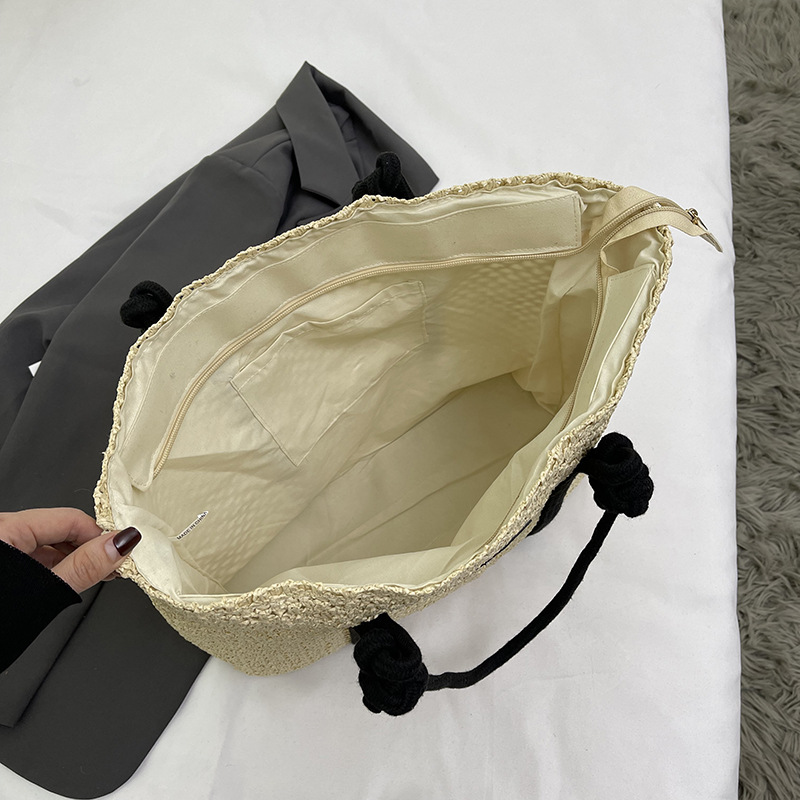 Summer's new versatile beach vacation straw woven bag, women's trendy hollowed-out handbag, woven single-shoulder tote bag Application Scenario