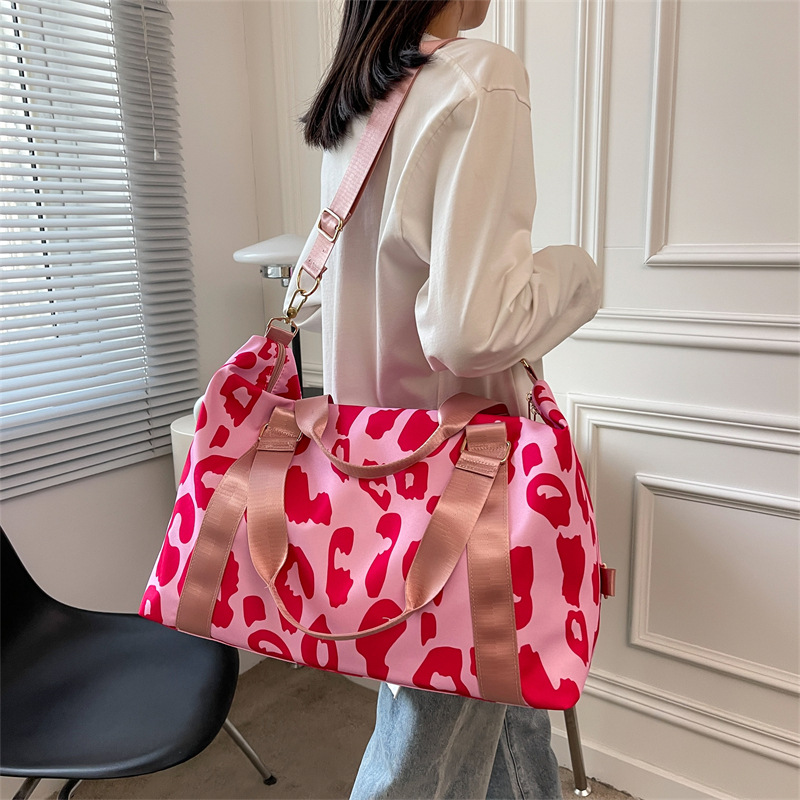 Short-distance business trip travel bags, cow print large-capacity handbags, lightweight travel bags, carry-on luggage bags, fitness bags, trendy Application Scenario
