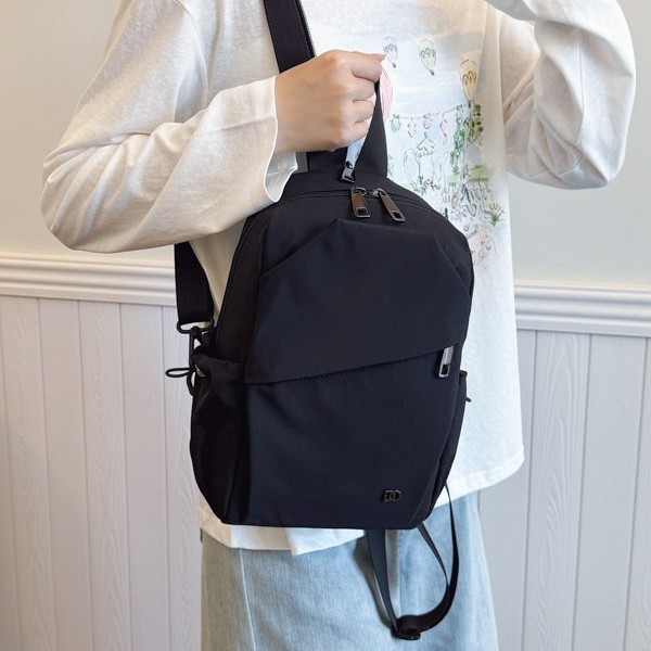 The new 2025 unisex stylish, versatile, portable, lightweight, multi-functional dual-purpose backpack for both men and women, and a trendy single-shoulder bag details Picture