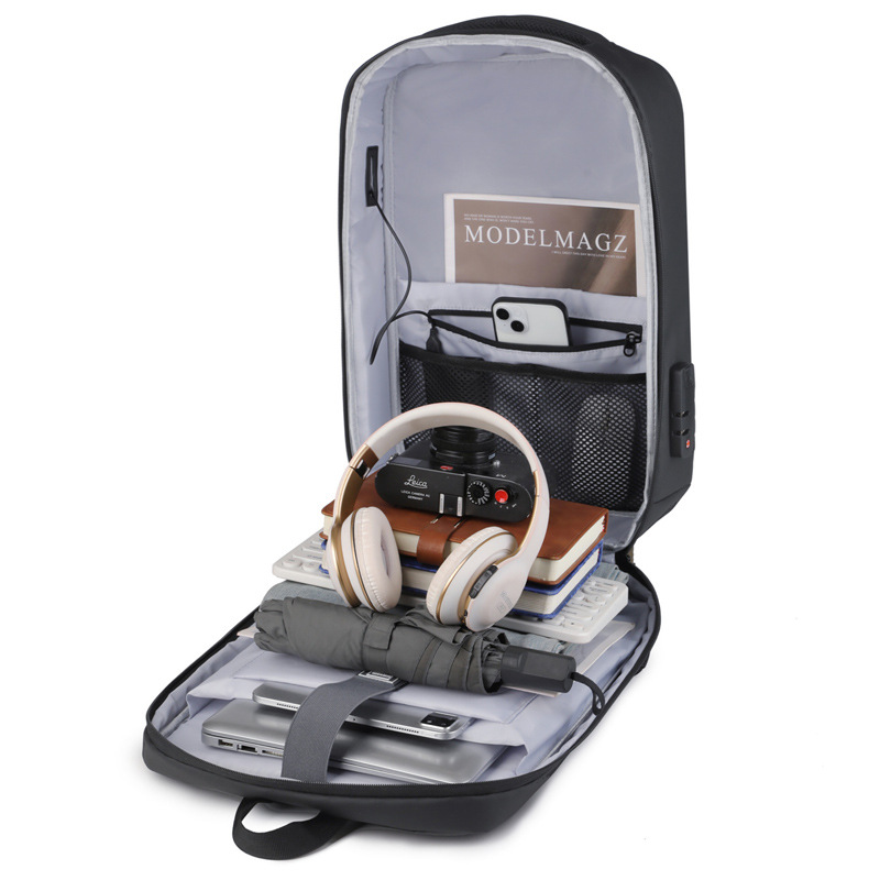 New anti-theft and stylish backpack for men, large-capacity casual business backpack, USB charging, commuting and business trip computer bag Application Scenario