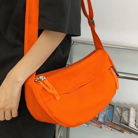 Cross-border Korean version women's crossbody bag, small backpack, trendy solid color single-shoulder bag for both men and women, couple crossbody bag, dumpling bag full figure