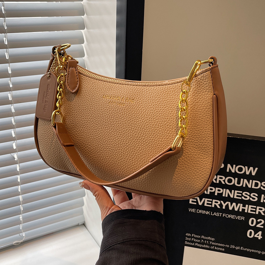 The 2024 new soft-faced underarm bag for women, a high-end single-shoulder bag, is casual and versatile, and features a high-quality chain crossbody small bag full figure