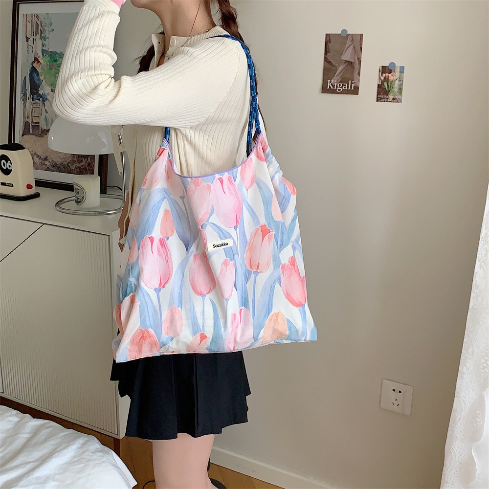 35243 Korean-style tote bag, large-capacity fresh floral women's commuter bag, single-shoulder bag, hand-held shopping bag, canvas bag Application Scenario