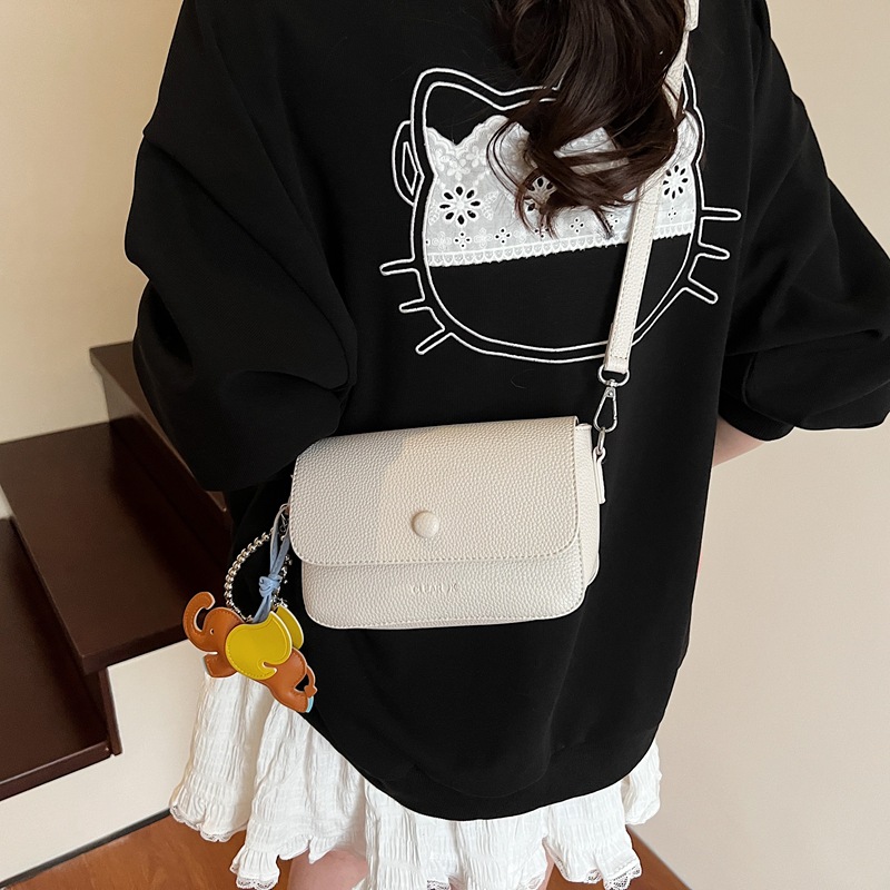 The 2025 new high-end, stylish, casual and versatile commuter single-shoulder bag is a solid color crossbody bag that is both stylish and versatile for women Specification drawing