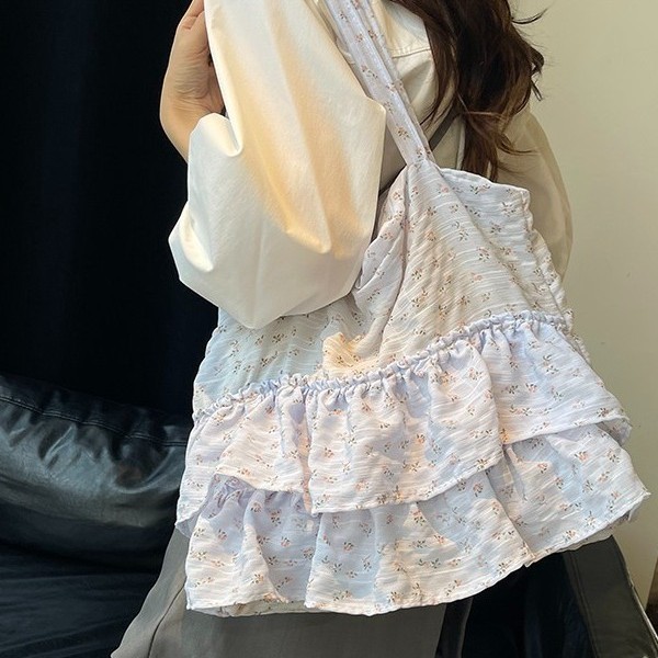 Fresh and sweet floral ruffled single-shoulder bag 2025, large-capacity student class bag, fashionable commuting tote bag Application Scenario
