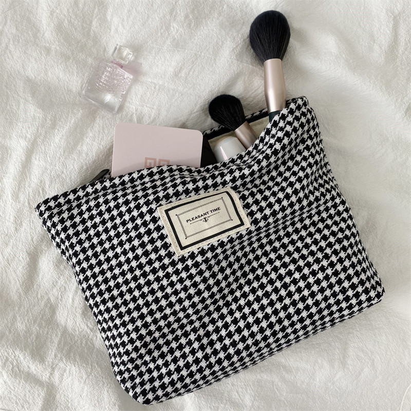 19121 New Fashion thousand-bird pattern makeup bag, skin care products, loose change, carry the bag together, portable toiletry and storage bag details Picture