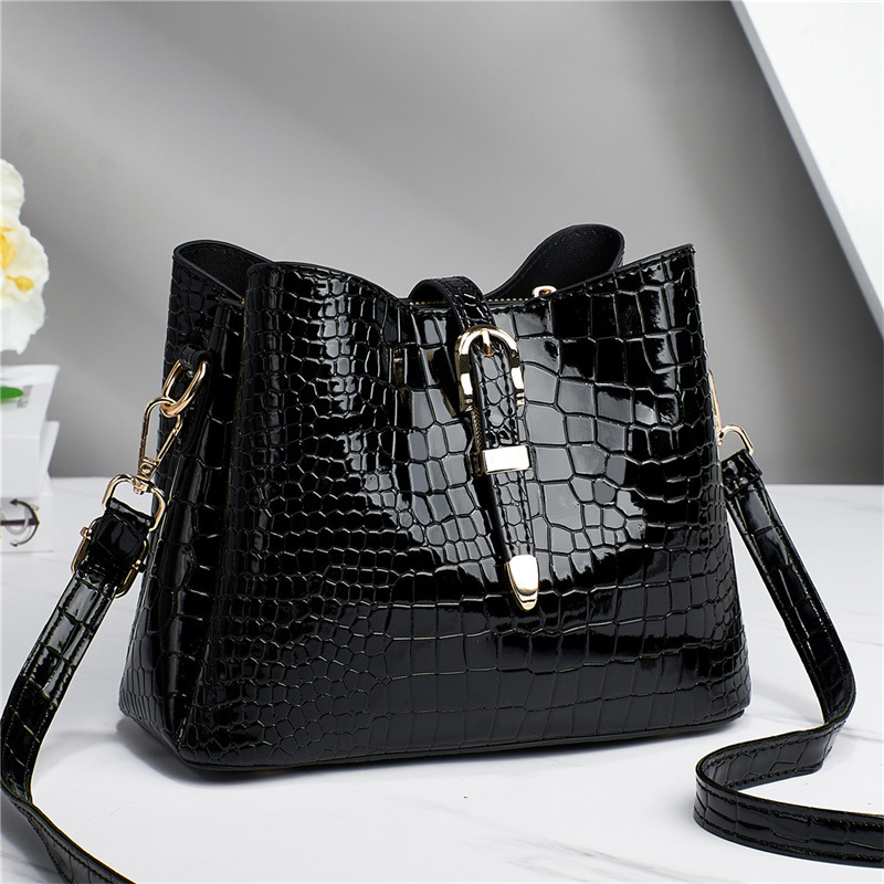 Shiny leather tote bag, simple and versatile, solid color crocodile pattern, large capacity Korean version hand-held shoulder crossbody bag consignment details Picture