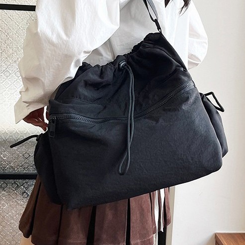 A new, stylish, large-capacity, soft, lightweight and versatile single-shoulder, underarm drawstring, pleated and crossbody women's bag Specification drawing