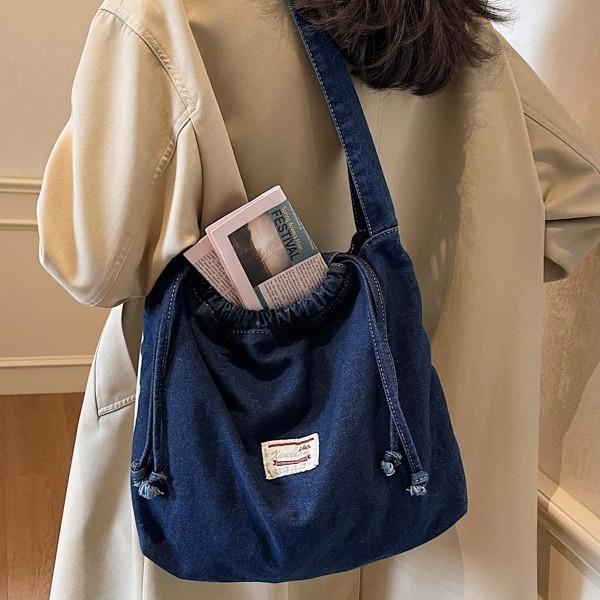 Japanese and Korean casual washed denim crossbody bag for women, new fashionable cloth bag, drawstring, artistic single-shoulder bag, tote bag full figure
