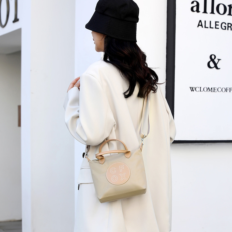 Colorful Fox's new women's fashion trend single-shoulder bag, outdoor casual mom bag, water-resistant crossbody bag details Picture