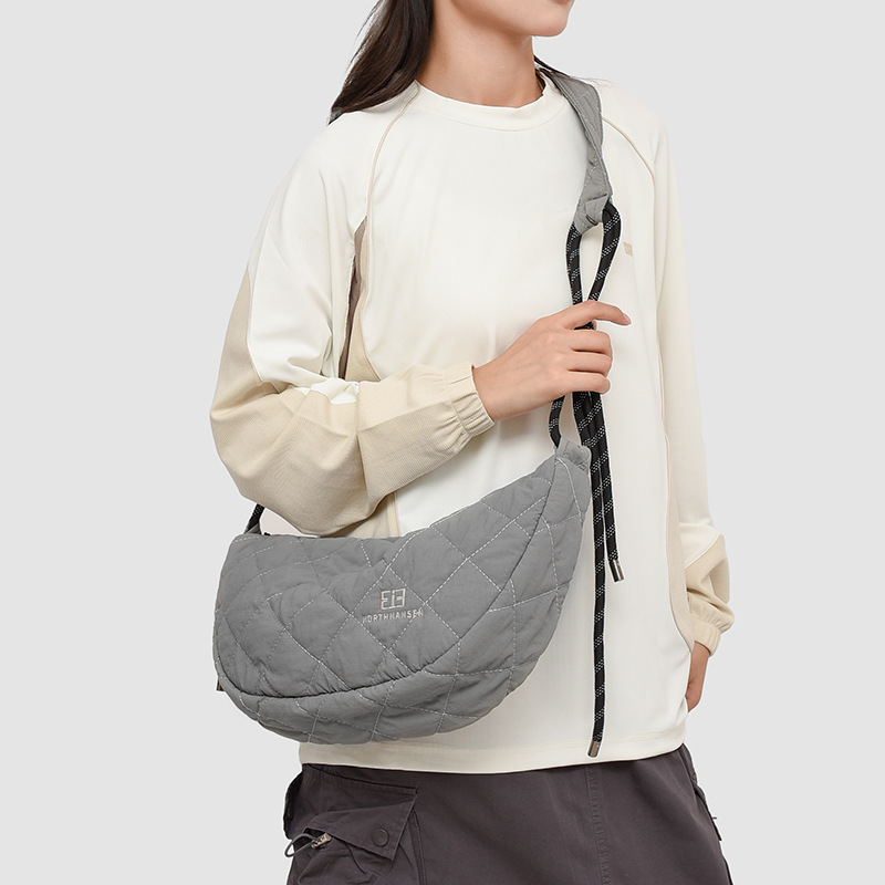 Large-capacity crossbody bag for women, simple large-capacity dumpling bag, new autumn and winter cotton-padded jacket bag, diamond-shaped embroidered thread single-shoulder bag details Picture