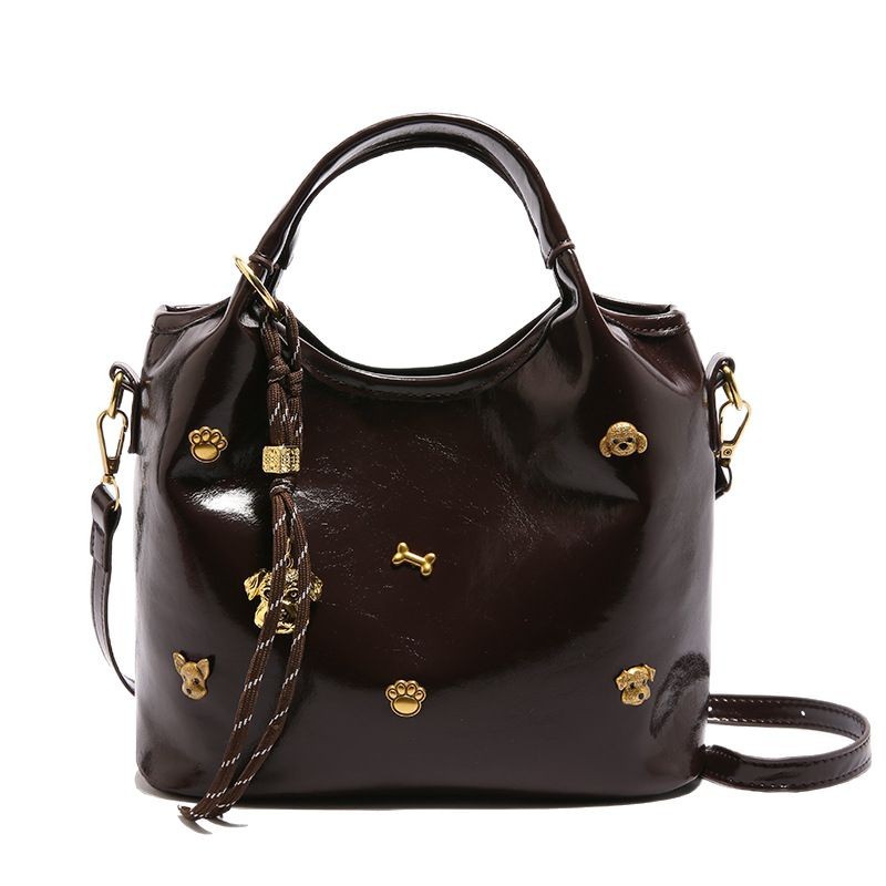 A niche design large-capacity cute puppy rivet tote bag, a new single-shoulder crossbody bag for women in 2025 Item Picture